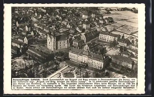 AK Donaueschingen, Fliegeraufnahme der Stadt mit Blick auf die Kirche