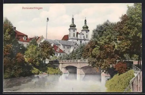 AK Donaueschingen, Partie am Fluss mit der Kirche