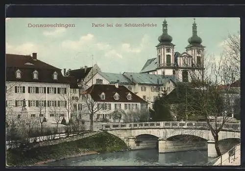 AK Donaueschingen, Schützenbrücke, Blick zur Kirche