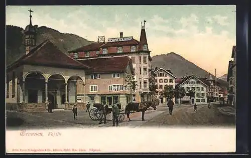 AK Brunnen, Kapelle Strassenansicht mit Schweizerhof dahinter, Pferdekutsche, um 1900