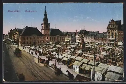 AK Mannheim, Strassenbahn auf dem Marktplatz, Marktszene, Pferdekutschen