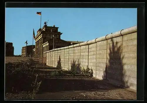 AK Berlin, Brandenburger Tor und Mauer als Grenze