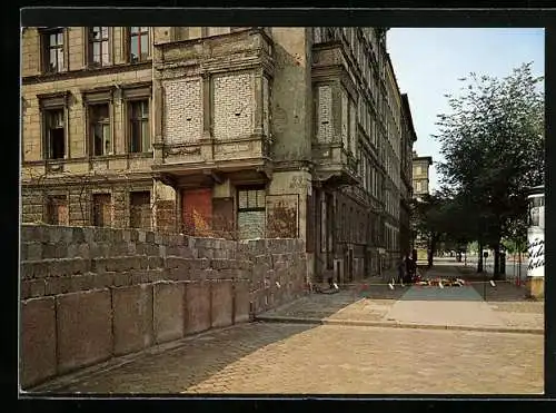 AK Berlin, Bernauer Strasse, Mauergrenze mit Stacheldraht