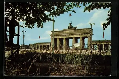 AK Berlin, Brandenburger Tor mit Mauer und Stacheldraht