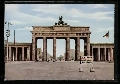 AK Berlin, Verlassen von West-Berlin, Blick zum Brandenburger Tor, Grenze