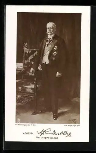 Künstler-AK Reichspräsident Paul von Hindenburg im eleganten Anzug, Eisernes Kreuz