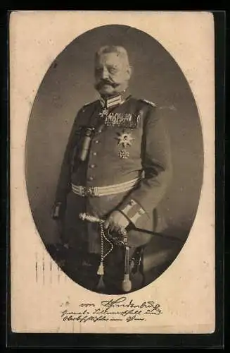 AK Generalfeldmarschall Paul von Hindenburg in Uniform mit Degen und Feldstecher