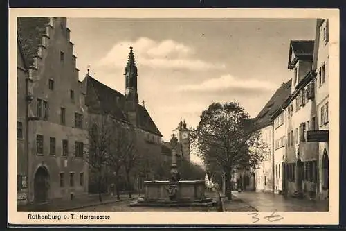 AK Rothenburg o. T., Strasse Herrengasse mit Kirche, Geschäft und Brunnen