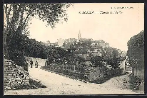 AK St-Sorlin, Chemin de l`Église avec vue sur le village et son clocher