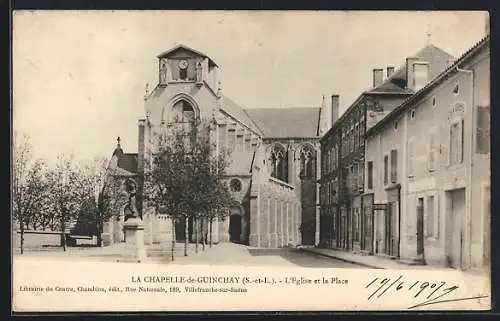 AK La Chapelle-de-Guinchay, L`Église et la Place