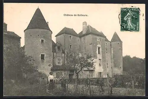 AK Balleure, Château de Balleure avec jardin et personnes devant la facade