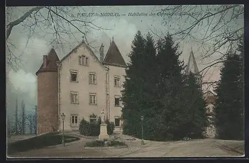 AK Paray-le-Monial, Habitation des Échevins et église en arrière-plan