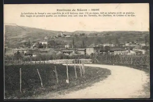 AK Davayé, Vue du village avec vignobles et paysage vallonné