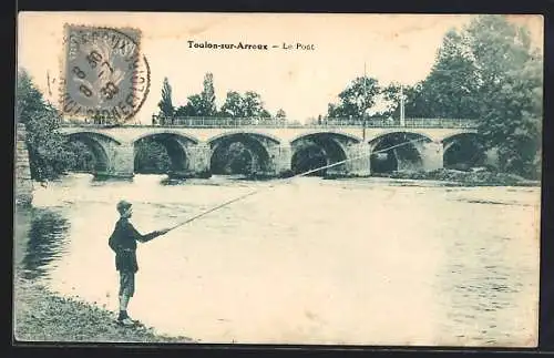 AK Toulon-sur-Arroux, Le Pont avec un pêcheur au bord de la rivière