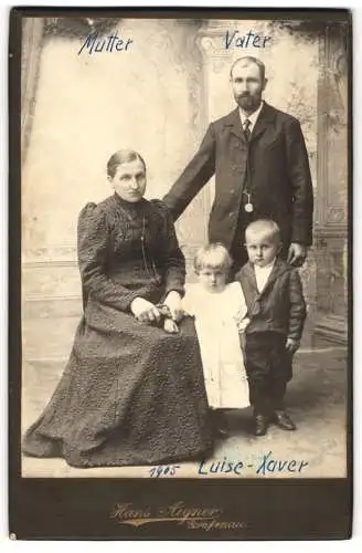 Fotografie Hans Aigner, Grafenau, Luise und Xaver mit ihren Eltern