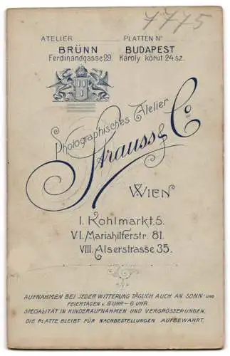 Fotografie Strauss & Co., Wien, Kohlmarkt 5, Viktor Sorbodau mit seiner Frau und Tochter