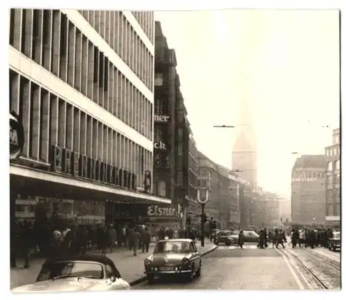 17 Fotografien Ansicht Hamburg, Kompasshaus, Wohnhäuser Kornträgergang, Strassenpartie, Strassenbahn