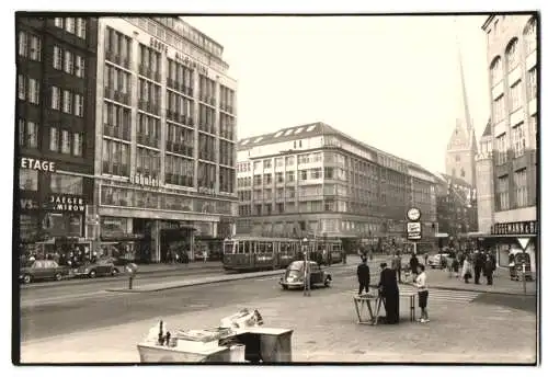 17 Fotografien Ansicht Hamburg, Kompasshaus, Wohnhäuser Kornträgergang, Strassenpartie, Strassenbahn