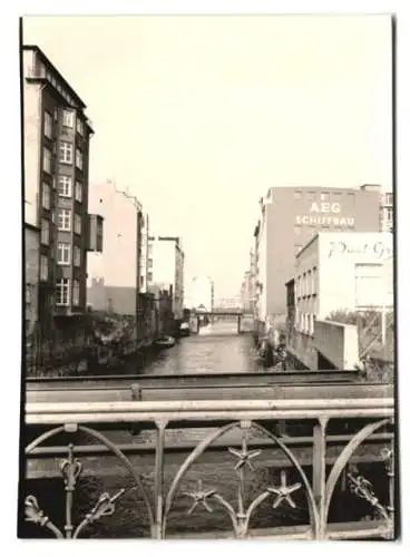 17 Fotografien Ansicht Hamburg, Kompasshaus, Wohnhäuser Kornträgergang, Strassenpartie, Strassenbahn