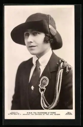 AK Duchess of York wearing the Uniform of the Girl Guides, Adel von England