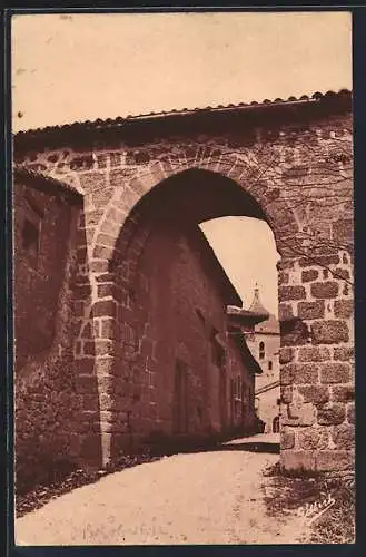 AK Brigueil /Hte-Vienne, Porte fortifiée et Eglise de Brigueil