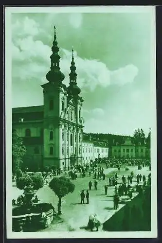 AK Velehrad, Platz mit Brunnen und Basilika aus der Vogelschau
