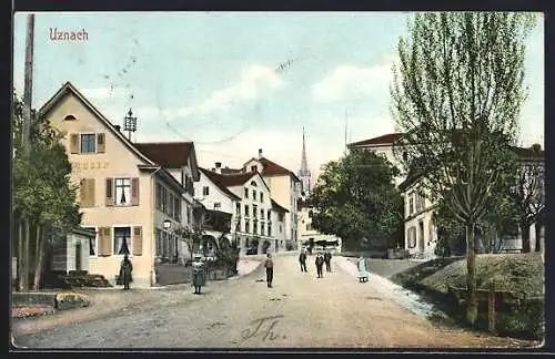 AK Uznach, Strassenpartie mit Blick auf den Kirchturm