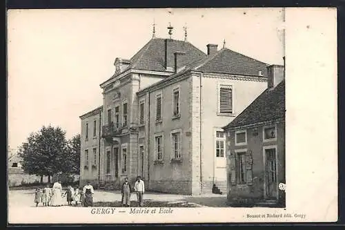 AK Gergy, Mairie et École