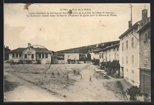 AK Leynes, Place de la Mairie