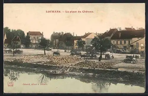 AK Louhans, La place du Château avec des voitures à cheval et des bâtiments environnants