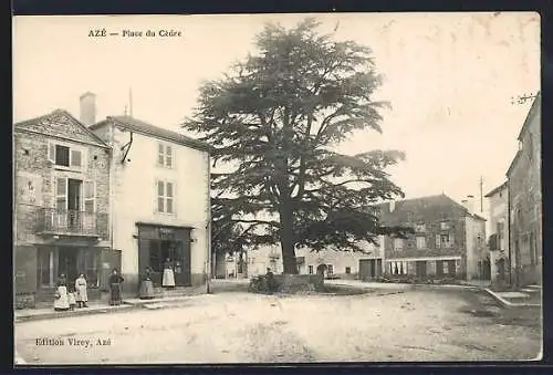AK Azé, Place du Cèdre avec habitants devant les bâtiments