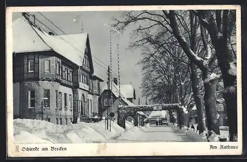 AK Schierke am Brocken, Am Rathaus, schneebedeckte Strassenpartie