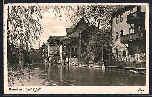 AK Nürnberg, Insel Schütt, Ortspartie mit Blick auf die Kuppel der Synagoge und die Häuser am Kanalufer