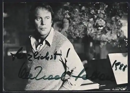 AK Musiker Michael Heltau in Hemd und Pullunder, mit Autograph