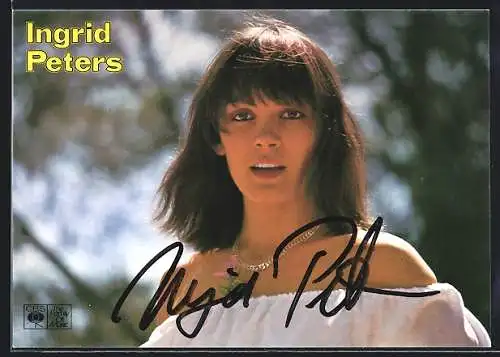 AK Musikerin Ingrid Peters im schulterfreien Top, mit Autograph