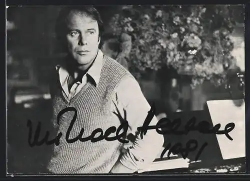 AK Musiker Michael Heltau in Hemd und Pullunder, mit Autograph