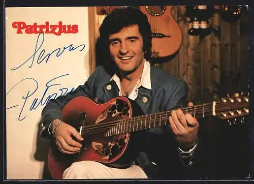 AK Musiker Patrizio mit einer Gitarre, mit Autograph