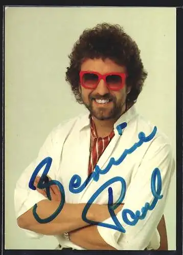 AK Musiker Bernie Paul mit gestreifter Krawatte und roter Sonnenbrille, mit Autograph