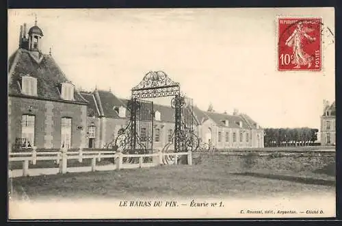 AK Le Haras-du-Pin, Écurie no 1 du Haras du Pin avec portail orné