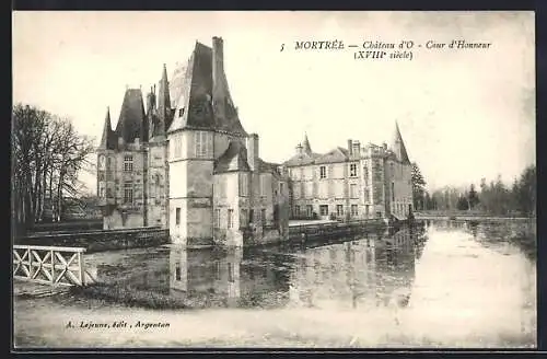 AK Mortrée, Château d`O, Cour d`Honneur, XVIIIe siècle