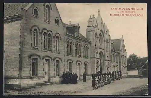 AK La Grande Trappe, Facade extérieure de La Grande Trappe avec les moines se rendant au travail