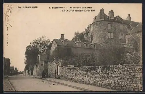 AK Domfront, Les anciens Remparts et le Château datant de l`an 1011