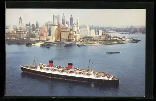 AK Passagierschiff RMS Queen Elizabeth vor New York, Cunard Line