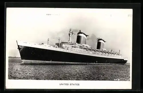 AK Passagierschiff SS United States in gemächlicher Fahrt