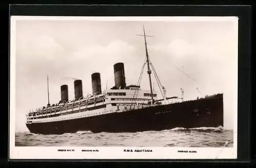 AK Passagierschiff RMS Aquitania auf hoher See