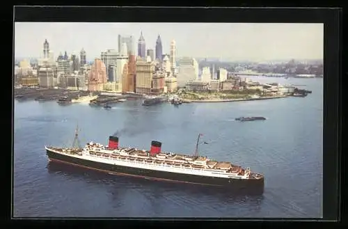 AK Passagierschiff RMS Queen Elizabeth vor New York, Cunard Line