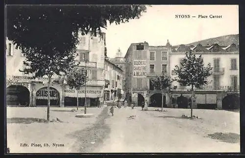 AK Nyons, place Carnot, Geschäfte