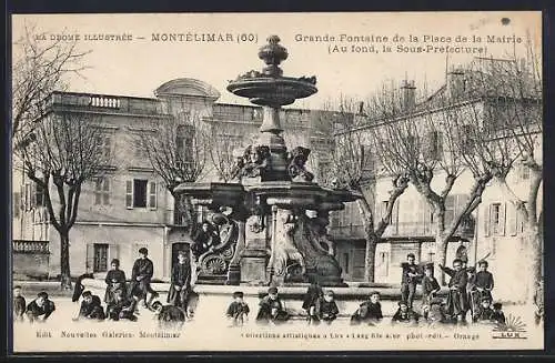 AK Montelimar, Grande Fontaine de la Place de la Mairie ( au fond la Sous-Prefecture)