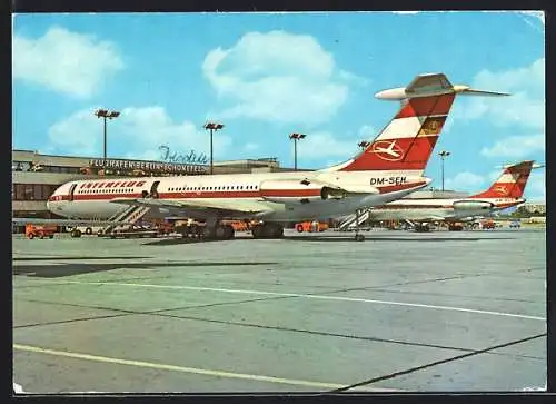 AK Berlin-Schönefeld, Flughafen mit Flugzeug der Interflug