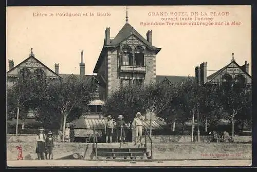 AK La Baule, Grand Hôtel de la Plage avec splendide terrasse ombragée sur la mer